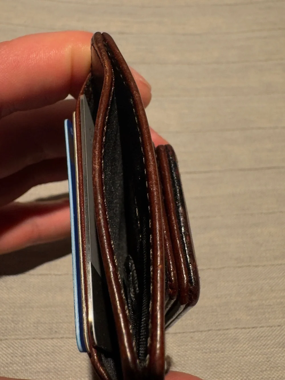 Front magnetic money clip, Top loading currency slot, Hand stitched detailing.